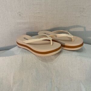 CREAM—BRAIDED STRAPS-FLIP FLOPS Thong Sandals/ size 9 A++